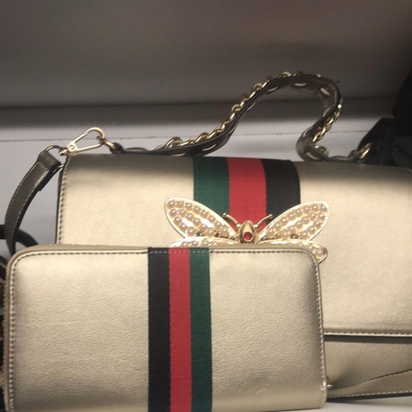 Fashion bee purse 🐝 - Picture 2 of 3